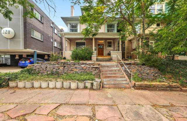 Beautiful two story unit with Victorian charm Gallery 2