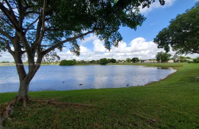 13977 SW 44th Lane Cir - 13977 Southwest 44th Lane Circle, Kendale Lakes, FL 33175