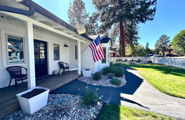 **50% OFF 1st Month** Furnished 3BR Home with Large Yard & Patio - 305 W. Washington Ave. Gallery 3