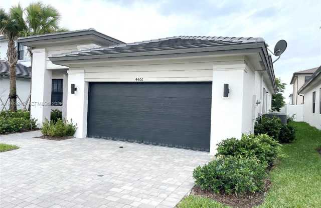 4506 SW 174th Ave photos photos