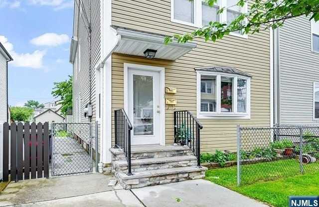 90 Plauderville Avenue 1ST FLR photos photos