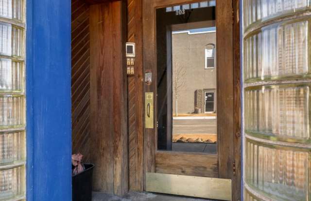 Historic 2-Bed, 2-Bath Apartment in Downtown Springdal photos photos