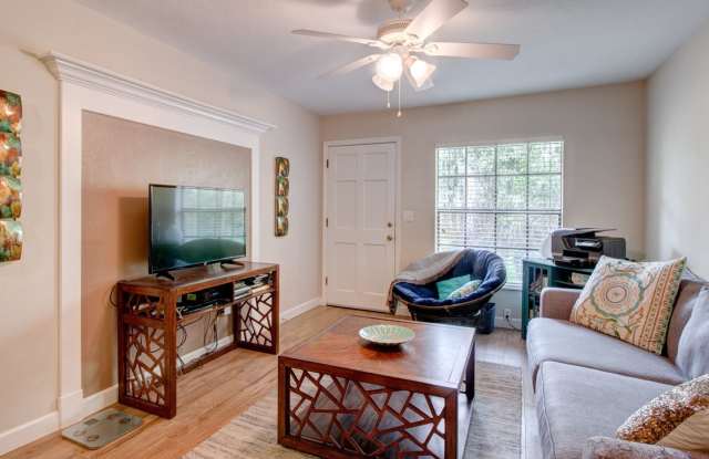 Center Court Apartments Gallery 1