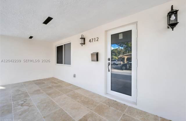4712 SW 2nd Ter Gallery 2