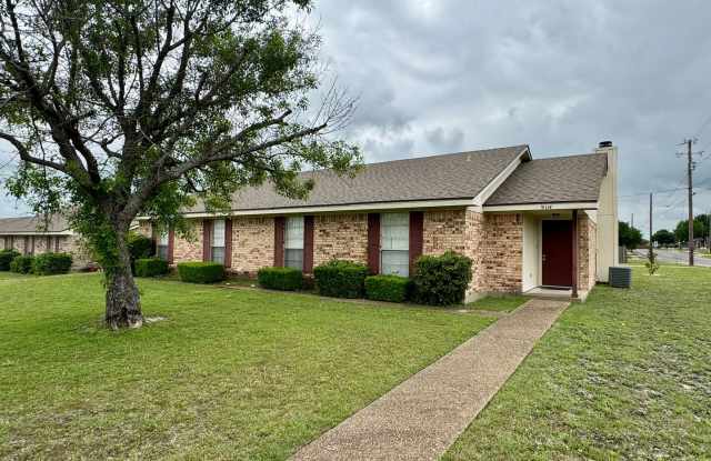 Duplex - 9114 Woodgate Circle East, Waco, TX 76712