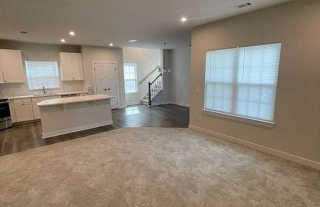 Like New Large home in Brentwood Area Gallery 3