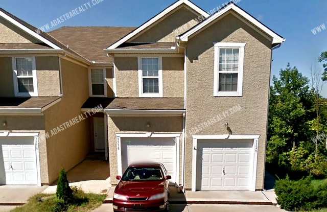 Spacious Townhome in Piper School District, KCK-Available in AUGUST!! photos photos