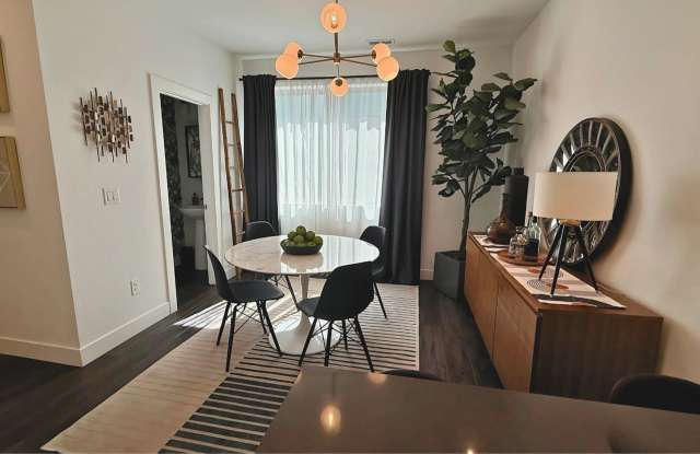 Charming 3BR House in Denver Gallery 4