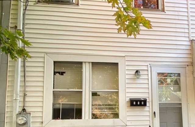 2 beds 1 bath freshly renovated - 315 Federal Street, Trenton, NJ 08611