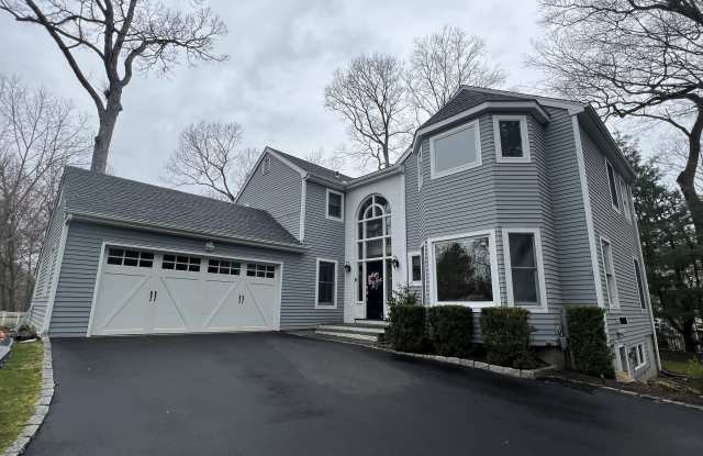 7 The Mews - 7 The Mews, Westport, CT 06880 7 The Mews - 7 The Mews, Westport, CT 06880