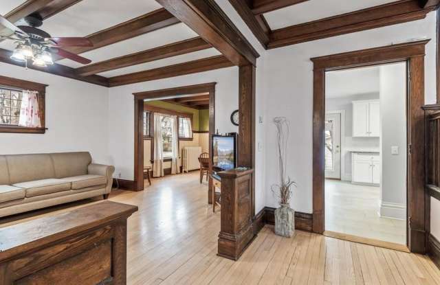 June 2027 ~ 4 bedroom house. Spacious bedrooms. In unit laundry and dishwasher. Gallery 3