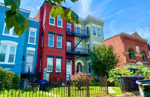 Spacious 2 Bed Plus Den - 1 Bath - Capitol Hill! Pets Welcome! photos photos