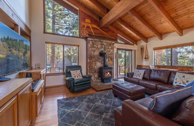 WINTER SKI LEASE: Hot Tub, Pet Friendly, Sleeps 10, Near Northstar Gallery 1