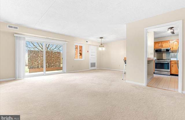 1745 EDGEWOOD HILL Circle Gallery 4