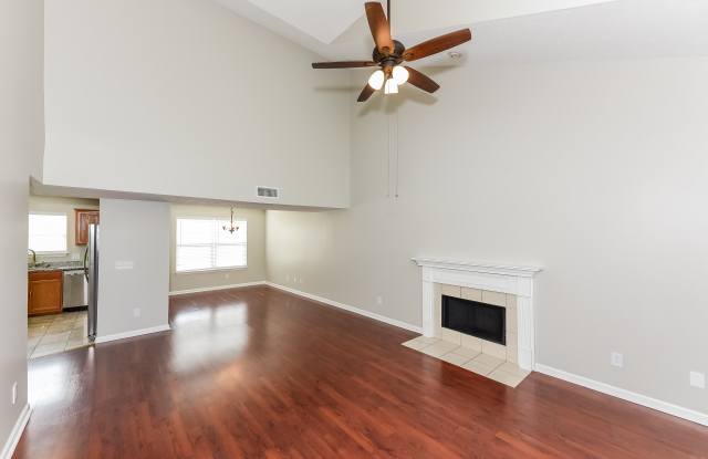 1910 Lawndale Dr Gallery 4