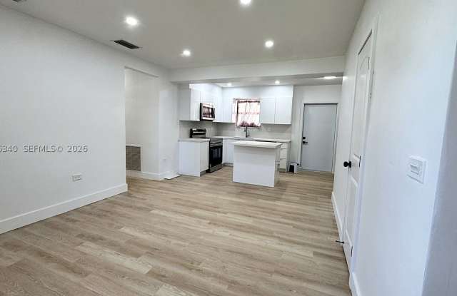 6810 SW 1st St Gallery 4