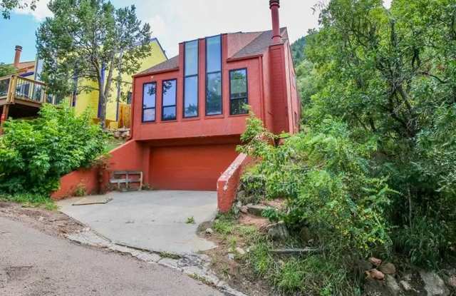 Short Term Furnished 2 Bdrm Rental in Manitou Springs (Available through 4/30/26) - 825 Chipeta Road, Manitou Springs, CO 80829