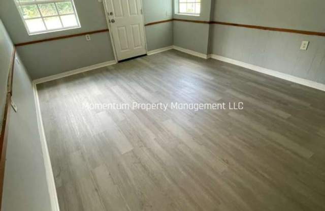 Freshly Renovated 3/2 - Ready for Immediate Move-In Gallery 3