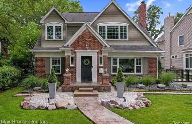 2120 Buckingham Avenue photos photos