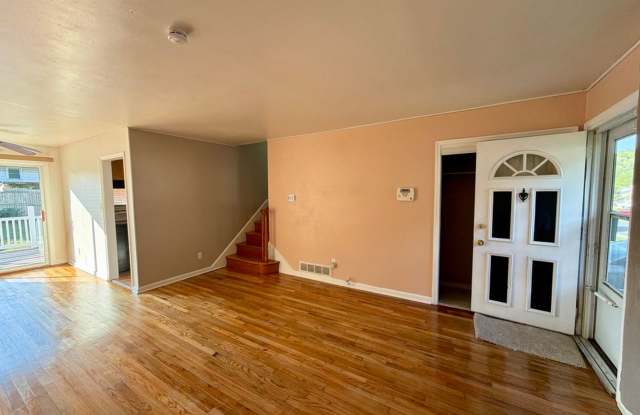 Welcome to 18 Aquilla Ave! Gallery 4