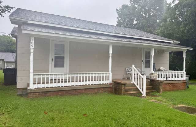 One bedroom, 1 bath duplex in Gibsonville photos photos