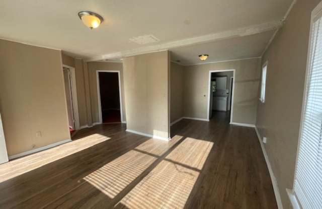 Move in ASAP-3 bedroom-1/2 off first months rent Gallery 4