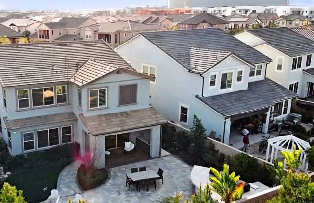 Welcome to Your Dream Home in Tustin Legacy! Gallery 3