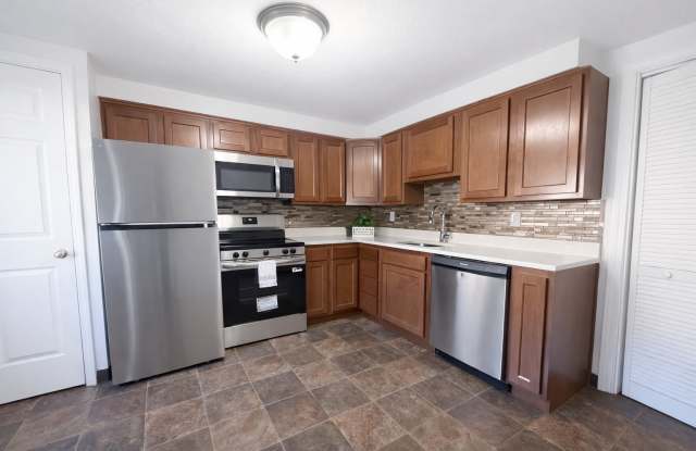 1652 RELATIVE DRIVE photos photos