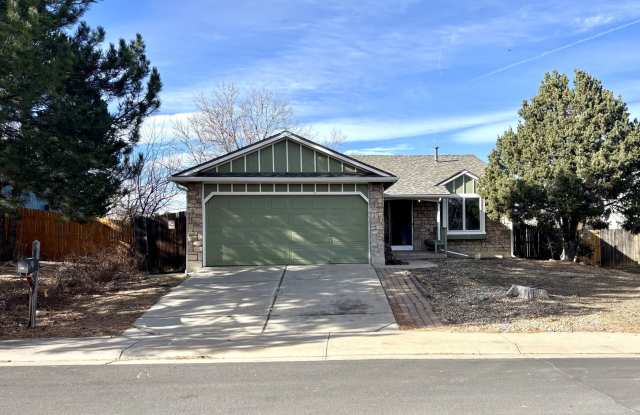 Remodeled 3bd 2ba ready for rent in Fox Hill neighborhood Aurora CO photos photos