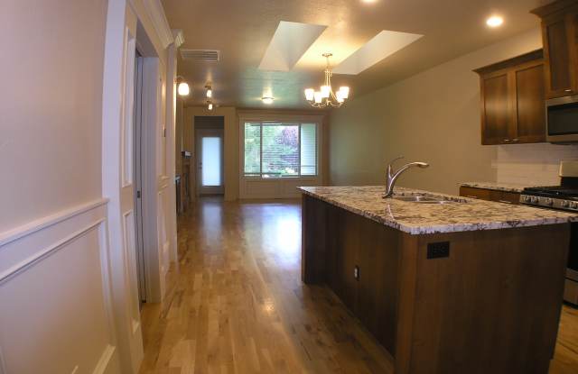 2715 S Gatewood Ln Gallery 2