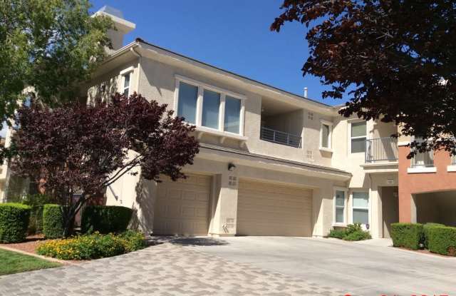 Spacious 2 Bedroom condo near Red Rock Casino photos photos