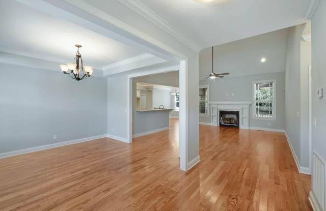 8052 Burgundy Circle Gallery 4