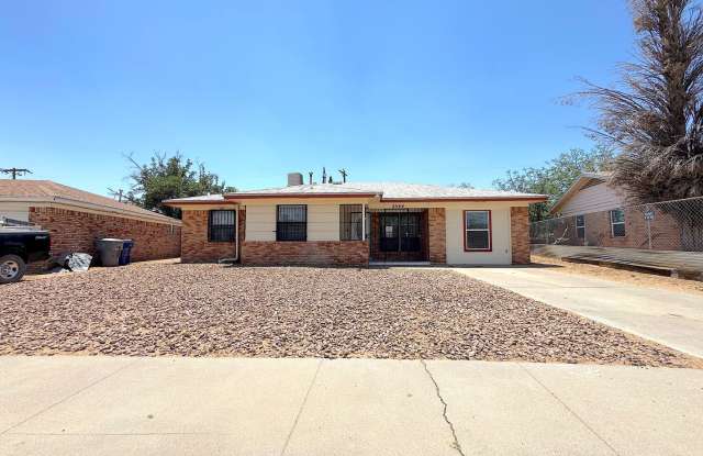 Northeast El Paso 3 Bed Refrig A/C! photos photos
