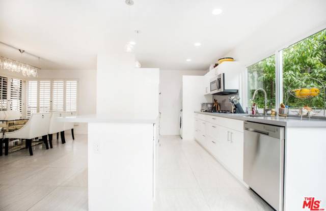 10389 SUMMER HOLLY Circle Gallery 4