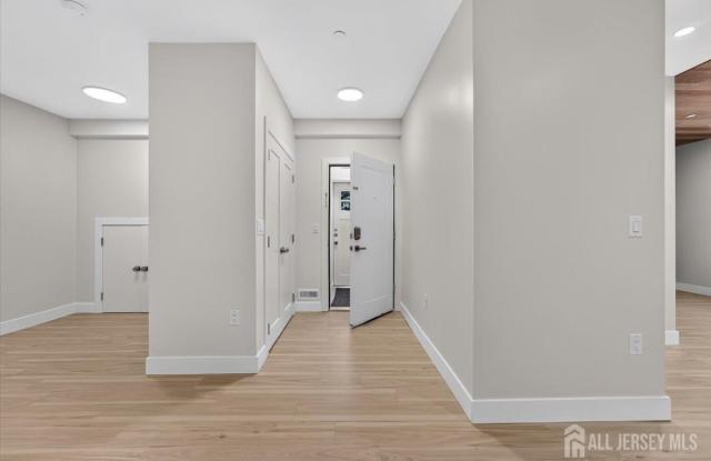 810 N 2nd Avenue Gallery 1