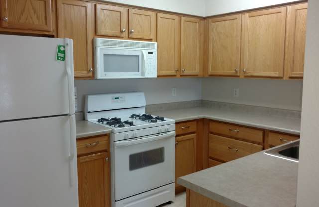 Beautiful and Spacious 3 Bed, 3.5 Bath Condo in SE Fort Collins. Detached 1 Car Garage. Water/Sewer/Trash Included photos photos