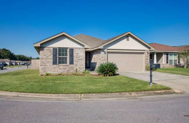 Charming Southern Cottage in Cove Gardens – 3 Bedrooms, 2 Bathrooms & Privacy-Fenced Backyard! Gallery 1