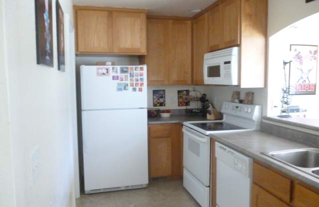 2 Bedroom and 2.5 Bathroom Townhouse in Central Point Gallery 4