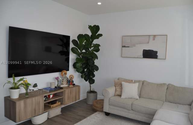 7940 NW 108th Pl Gallery 3