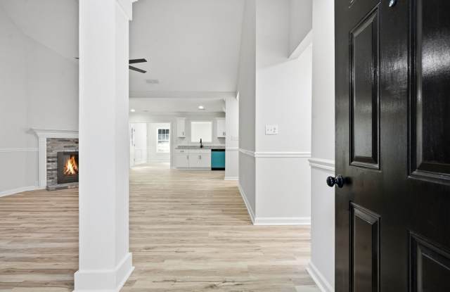 AVAILABLE NOW! 3-Bedroom 2-Bathroom Renovated Ranch Gallery 4