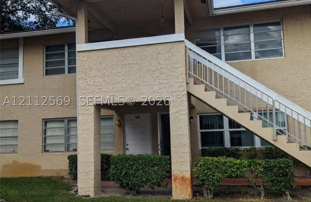 10196 Twin Lakes Dr Gallery 1