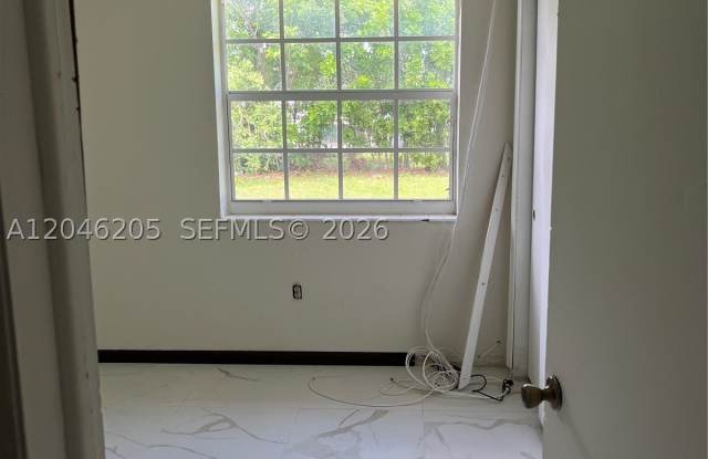19821 NE 13th Ct Gallery 2
