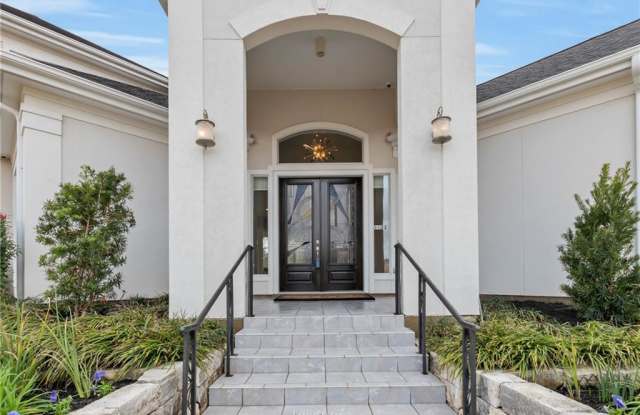 1122 Royal Adelade Drive Gallery 4