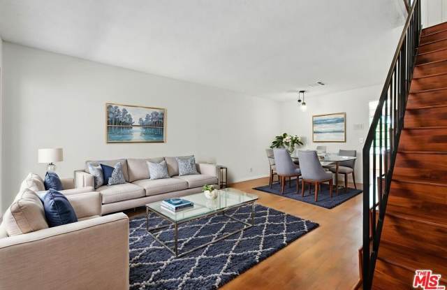 11127 La Maida St photos photos