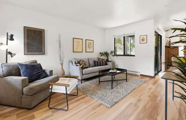 2833 Stover Street Gallery 3