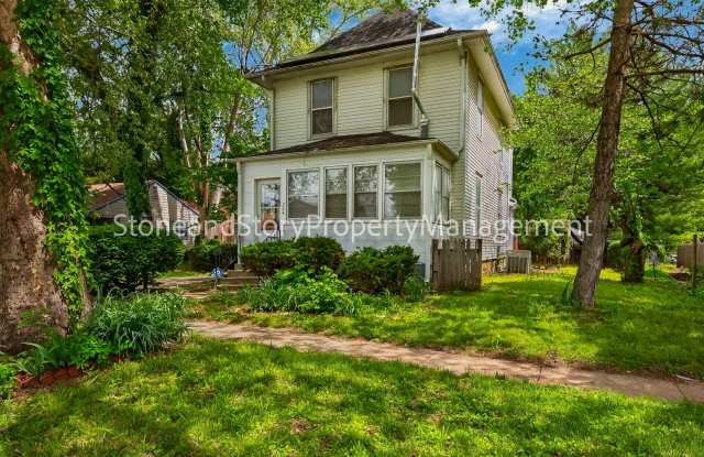 Large 4 bedroom 2 bath in well established Oakland neighborhood photos photos
