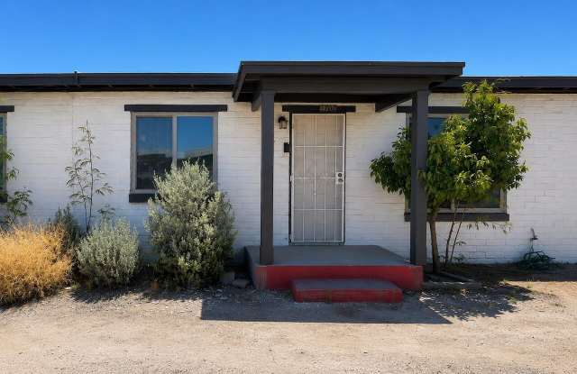 1702 N Tyndall Avenue Gallery 1