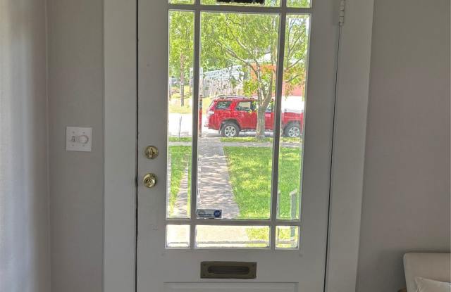 311 W Sam Rayburn Drive Gallery 3