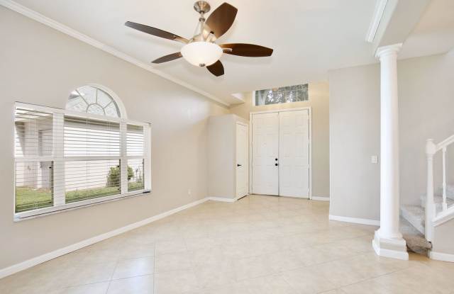 Stunning 5/2.5 Spacious Home with a 3 Car Garage in the sought after Gated Community of Weston Hills - Clermont Gallery 4