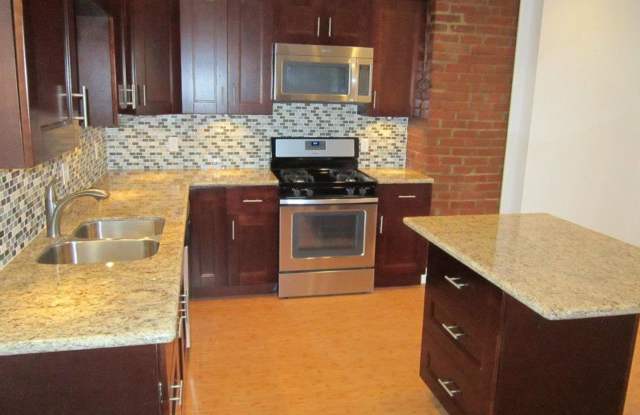 Large Luxurious House complete with large deck over looking Down Town Pittsburgh Gallery 2